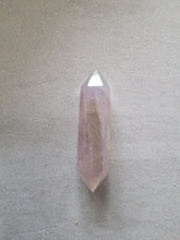 Load image into Gallery viewer, Aura rose quartz