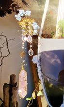 Load image into Gallery viewer, Patreon Blossom suncatcher plant wands